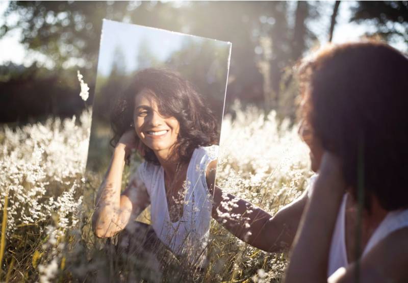 Зеркалинг: неосознанная магия взаимопонимания. Как мы «отражаем» друг друга и зачем это нужно